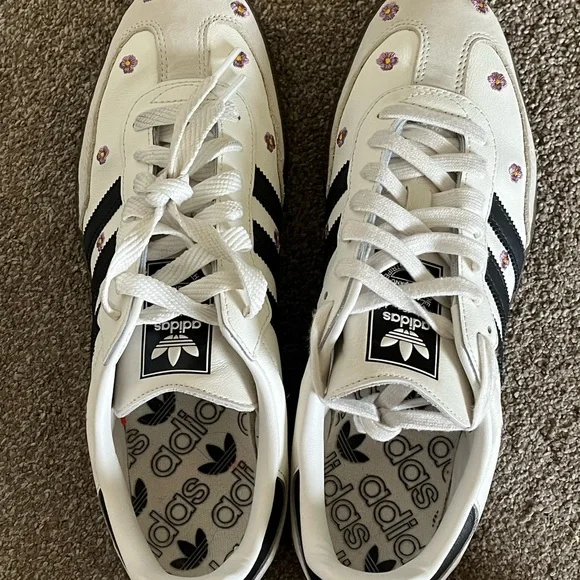 Adidas Samba White Sneakers with Black Stripes and Floral Embroidery - Picture 14 of 14